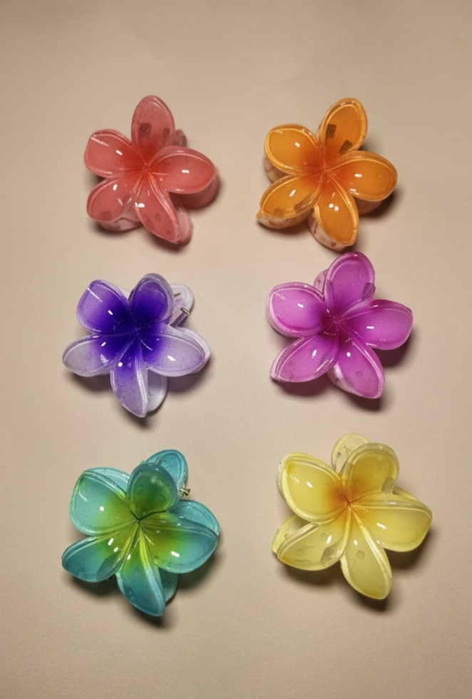 Set of 6 stylish small size flower-shaped hair clips. Maya Luxe.