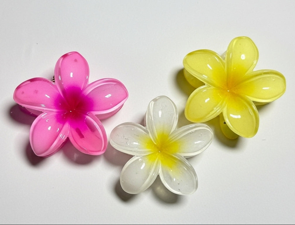 Set of 3 hair claw clips . Maya Luxe